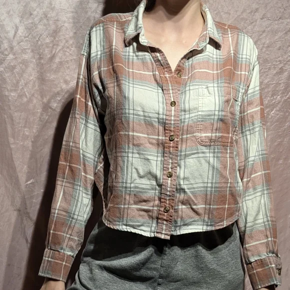 A&E Flannel Crop - Picture 2 of 4